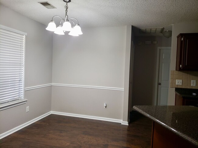 Building Photo - WINTER MOVE-IN SPECIAL: $300 OFF 1ST MONTH...