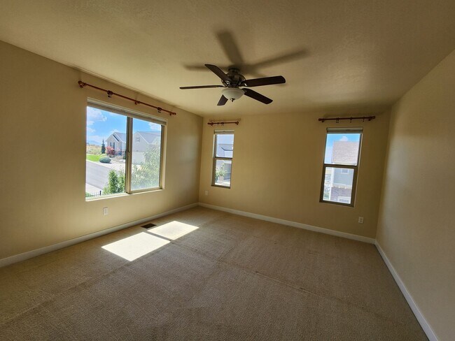 Building Photo - Luxury! 4 bdrm 3.5 bath HOUSE w/ Views! 2 car garage!