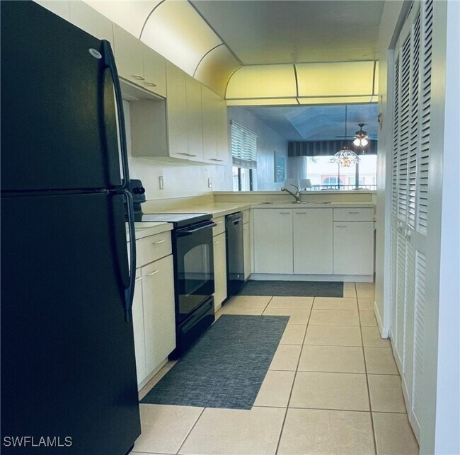 Building Photo - 4410 Chantelle Dr