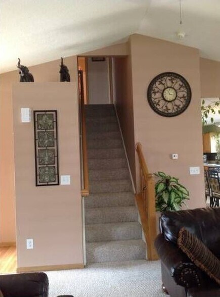 Building Photo - 8575 Fernbrook Dr