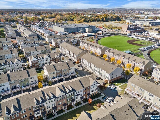 Building Photo - 117 Truman Dr