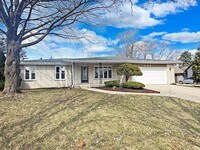 Building Photo - 432 Summer Dr