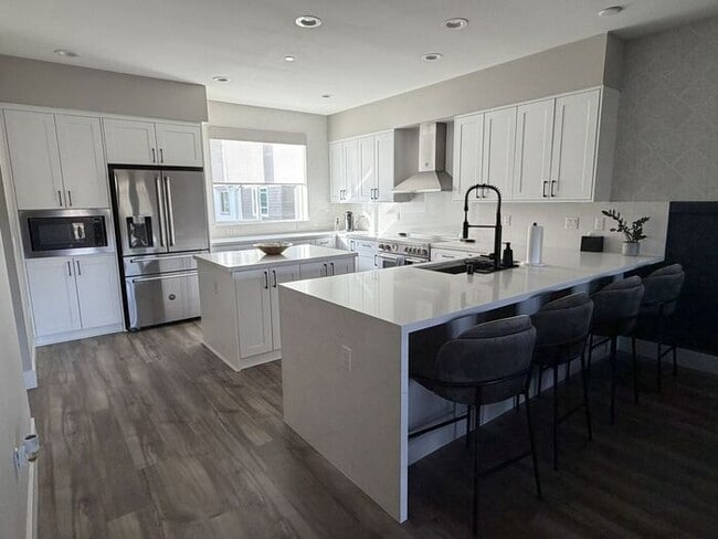 Building Photo - Luxury Living in Fountaingrove Wine Country/ Excellent location with rare views