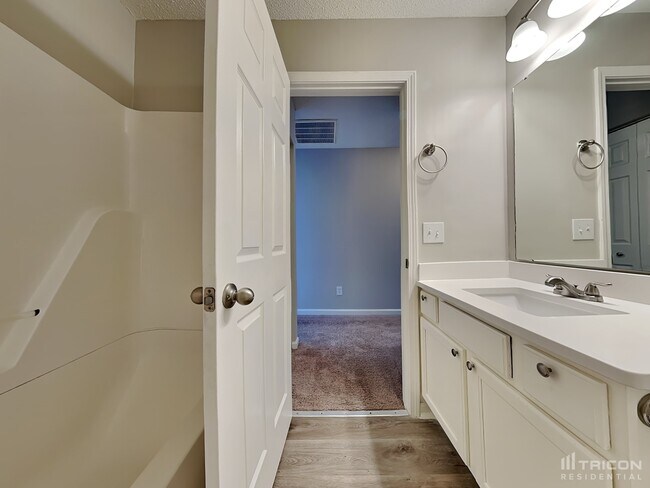 Building Photo - 100 Sandpine Cir