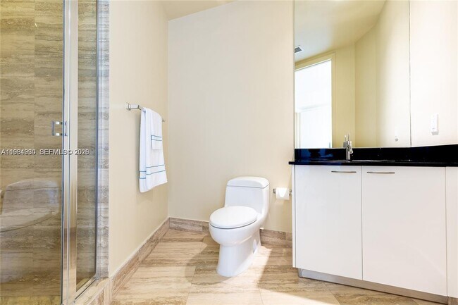 Building Photo - 16001 Collins Ave