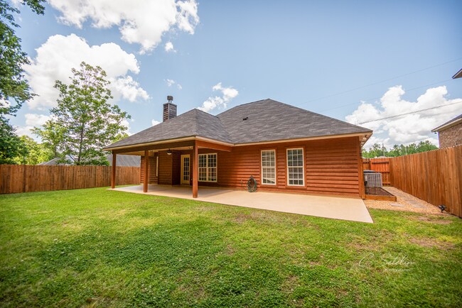 Building Photo - BEAUTIFUL HOME AVAILABLE FROM JULY