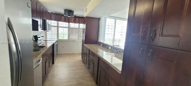 Building Photo - 18061 Biscayne Blvd