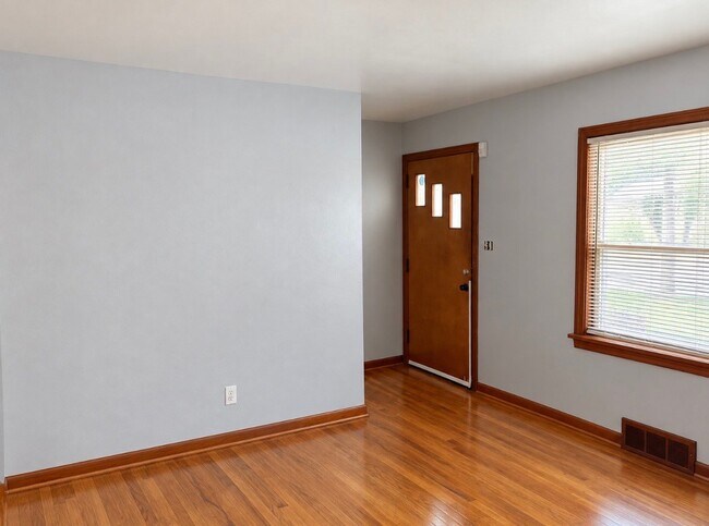 Building Photo - 949 E Philadelphia Ave