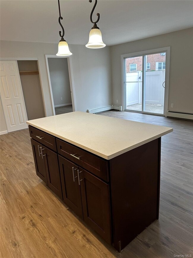 Building Photo - 460 Old Town Rd