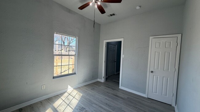 Building Photo - Newly Remodeled 3-Bedroom Home with Open Layout & Fenced Backyard in Dallas