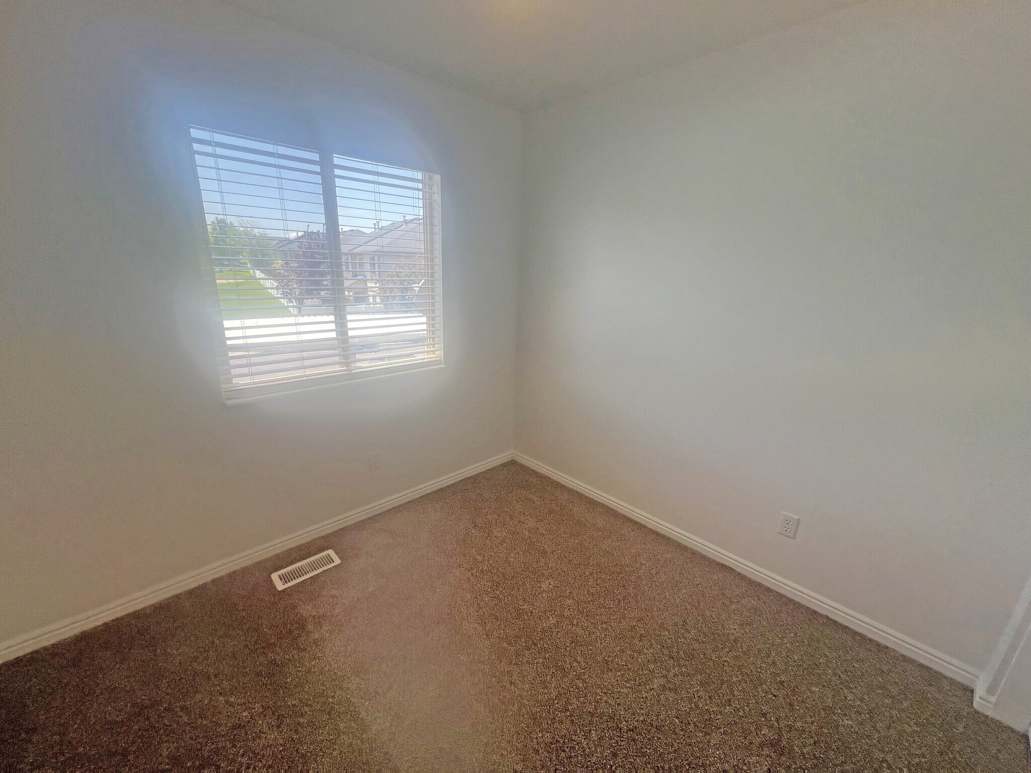 Building Photo - 1228 E 800 N