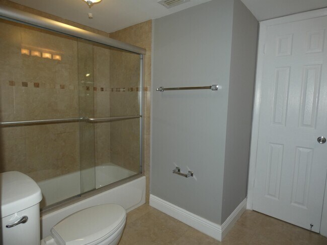 Building Photo - 2841 N Oakland Forest Dr