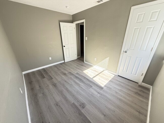 Building Photo - 3831 Morningview Dr