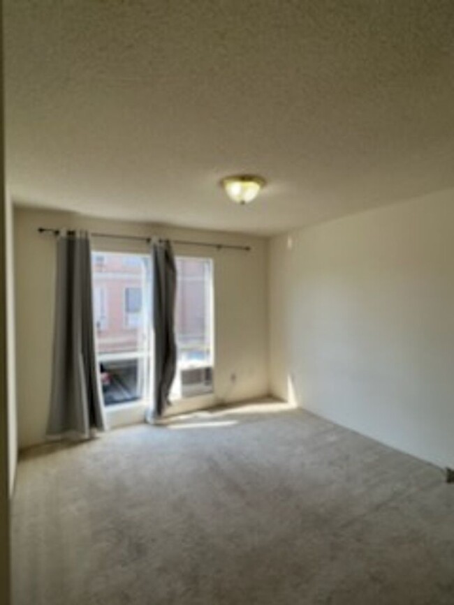 Building Photo - 2 Bedroom / 1.5 Bath upstairs unit in Ewa ...