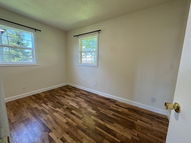 Building Photo - Recently remodeled 2-bedroom, 1-bathroom home