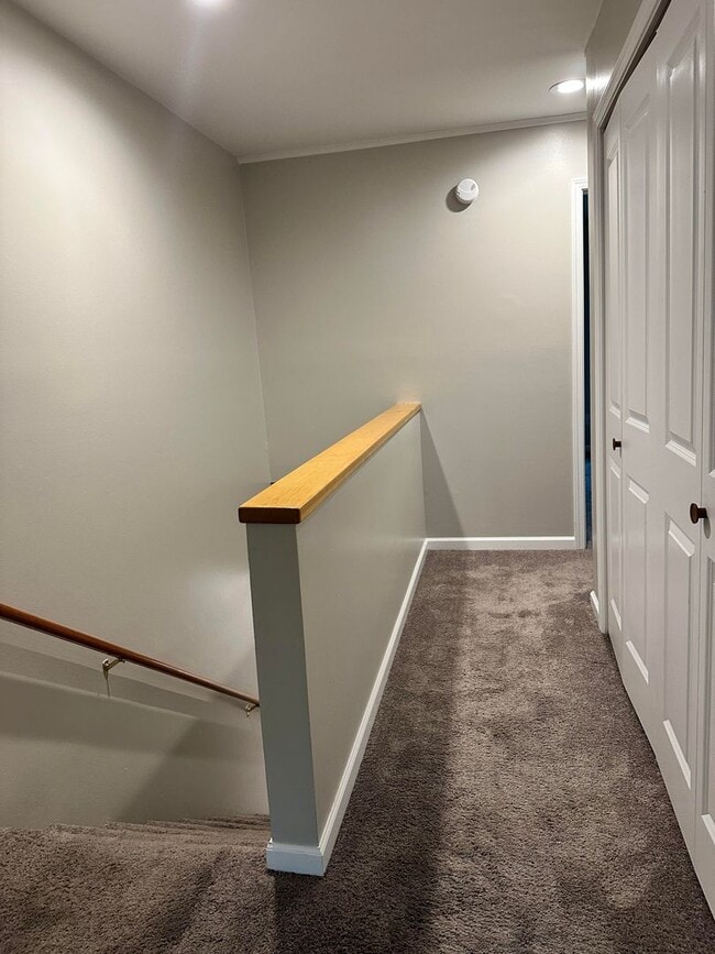 Building Photo - PRICE REDUCED! 3 bedroom, 2.5 bath Townhouse: Cedar Grove Townhomes!