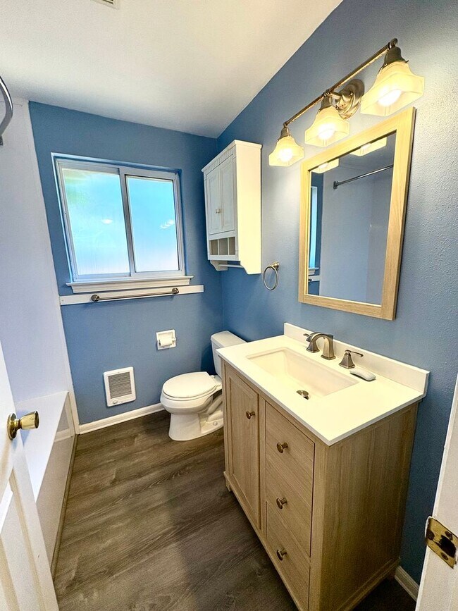 Building Photo - Cozy & Clean 3BR Home in North Tacoma