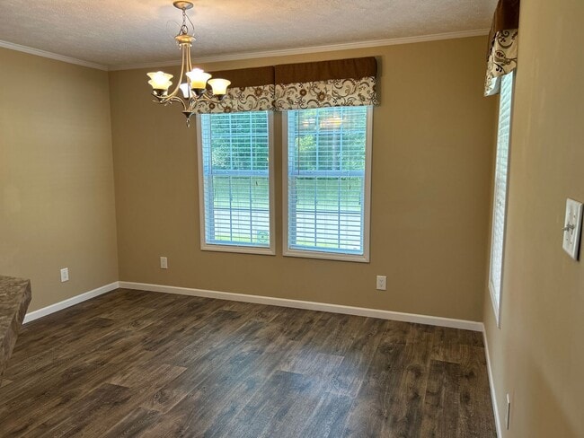 Building Photo - Move in Ready - 2 Bedroom/2 Bath