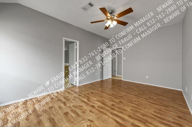 Building Photo - 9940 Queens Rd