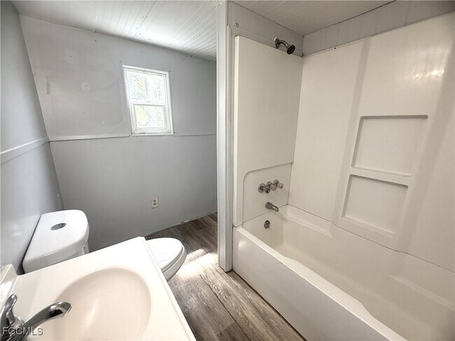 Building Photo - 8239 Suncoast Dr