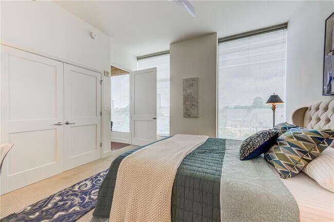 Building Photo - 2795 Peachtree Rd NE