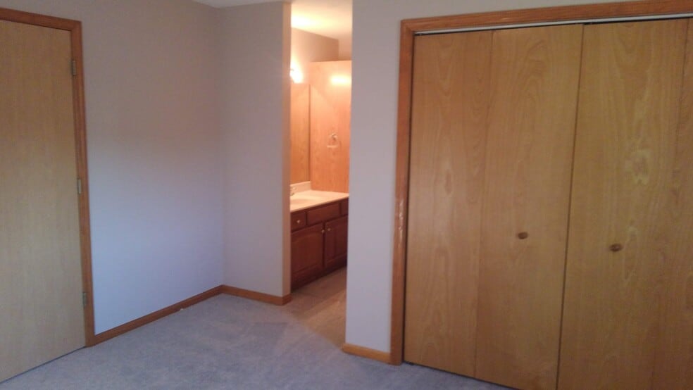 master bath - 601 Thomas Dr