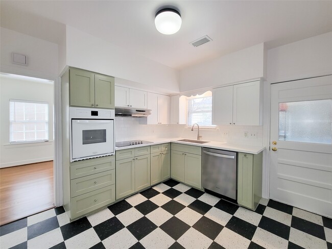 Building Photo - 1728 Hawthorne St