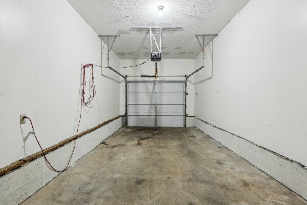 Building Photo - 157 Oak Tree Dr