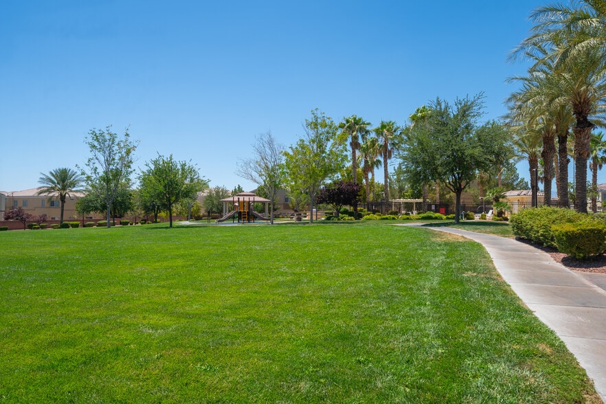 Building Photo - 6321 Blowing Sky St