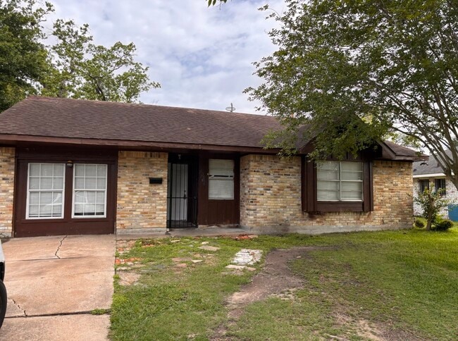 Building Photo - 3306 Westhampton Dr