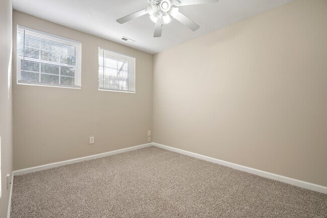 Building Photo - Delta Ridge Darling!  Available Now!  3BR Plus Den!