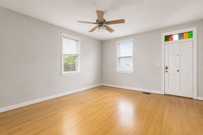 Building Photo - 506 S Lazelle St