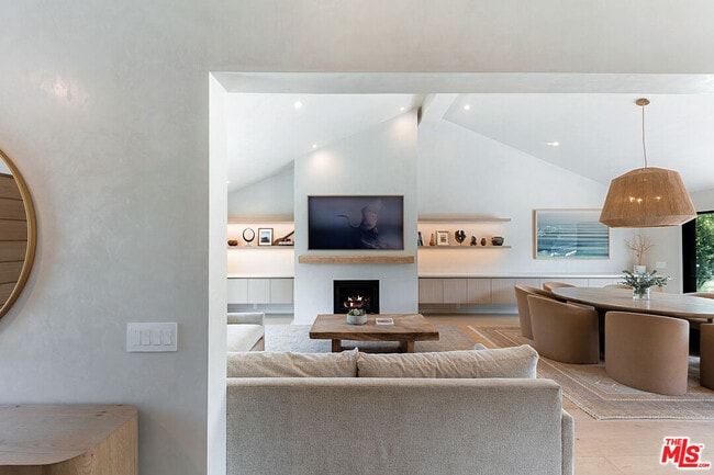 Building Photo - 6450 Surfside Way