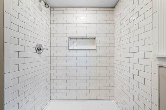 Building Photo - 725 Temple Ct