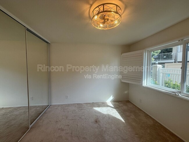 Building Photo - 236 E Surfside Dr