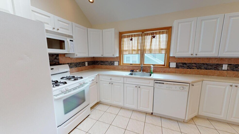 Building Photo - 60 Central Pky