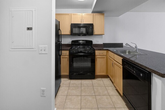 Building Photo - Short Walk to the Wharf! - Professionally Managed  and Spacious 1BR With Monument Views