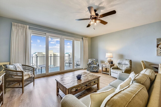 Building Photo - 9860 S Thomas Dr