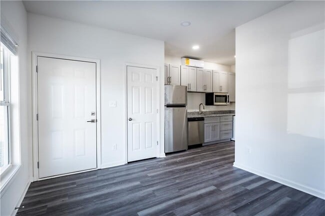Building Photo - 1351 Finley St NE