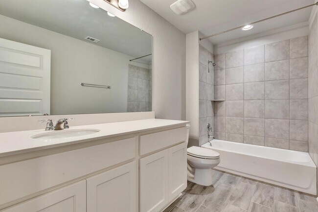 Building Photo - 701 Hays Hill Dr