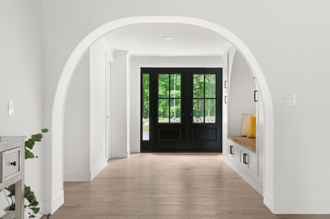 Building Photo - 372 Tucker Hill Rd