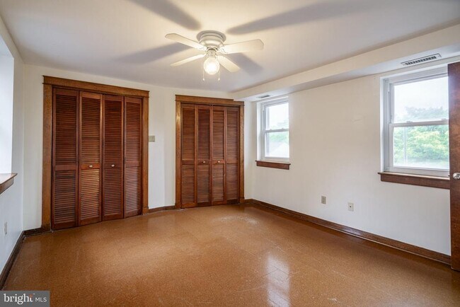 Building Photo - 322 Poplar St