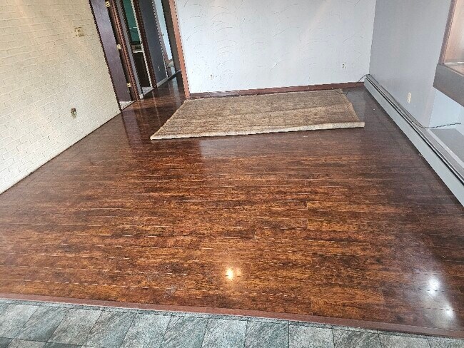 Building Photo - 19 Lloyd Dr