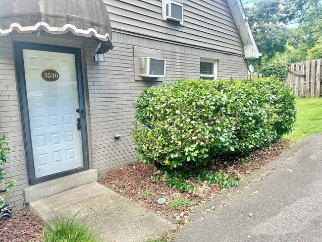 Building Photo - Cozy 2 bedroom Duplex!