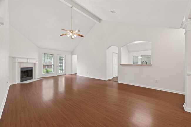 Building Photo - 2015 Waverly Glend Dr