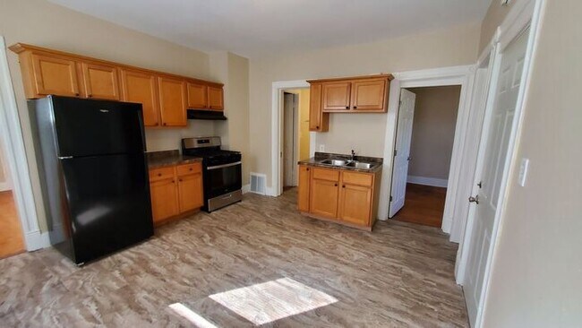 Building Photo - Remodeled Riverwest 3 Bedroom + Office Upp...