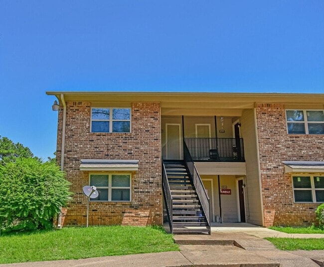 Building Photo - 400 Pine Burr Ln