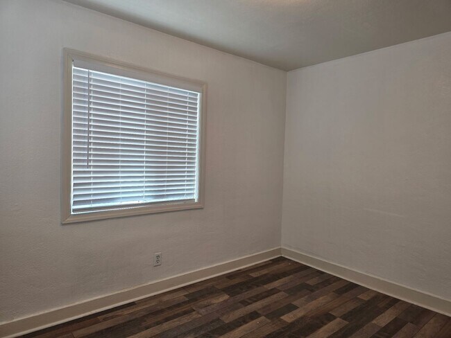Building Photo - 2050 Branstetter Ln