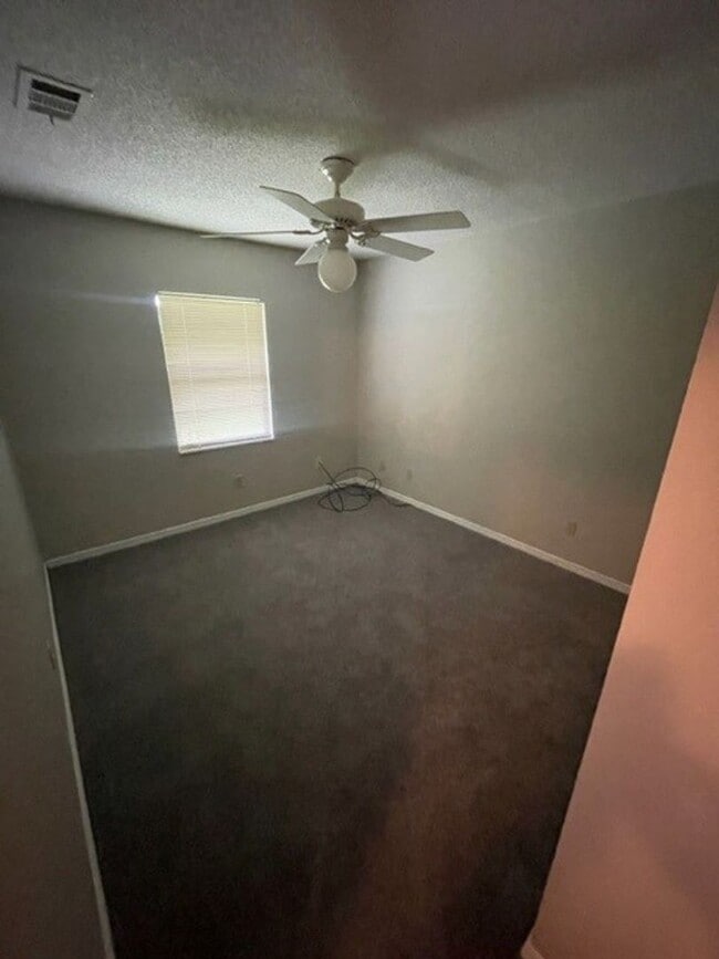 Building Photo - 356 Pipit St NE