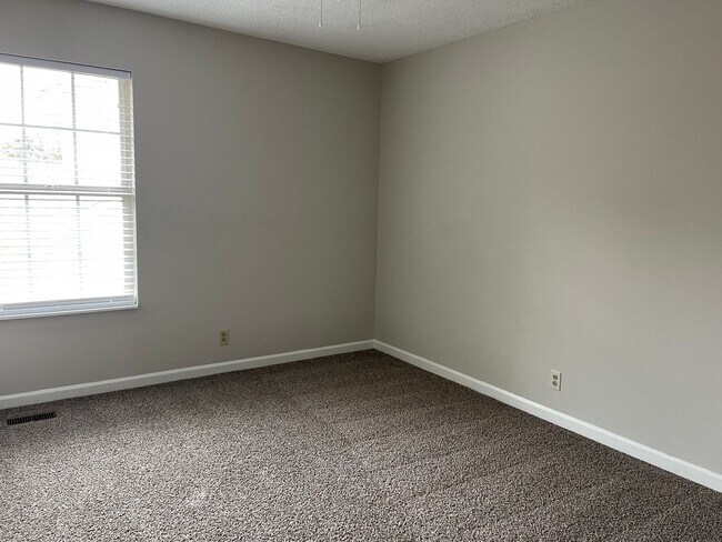 Building Photo - 1812 Barnwell Ct